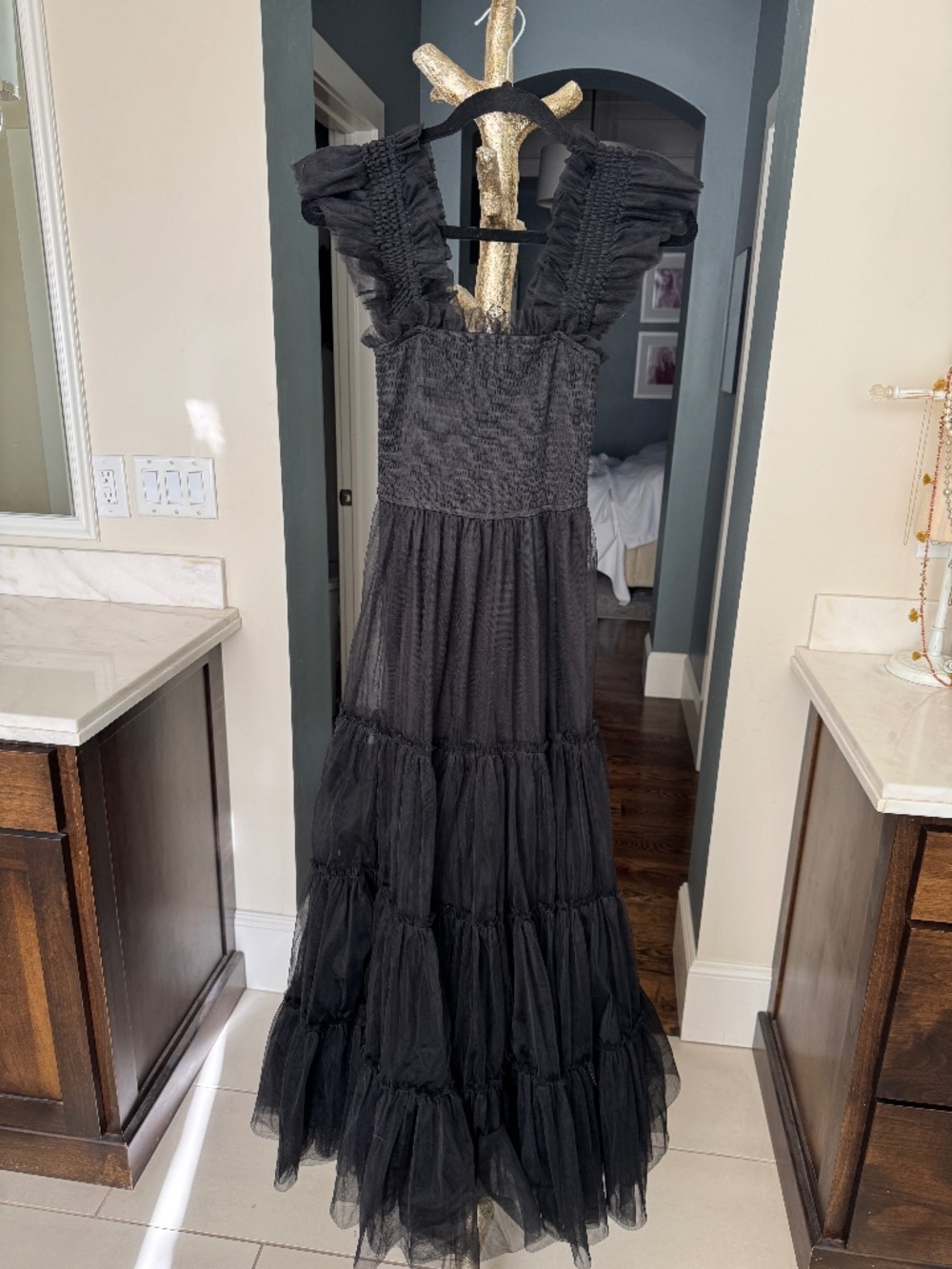 Timeless ruffled black midi/maxi dress